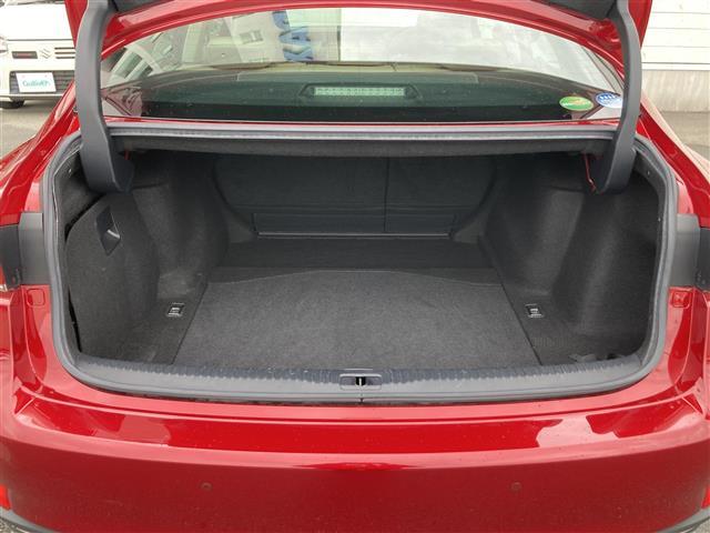 【ラゲッジスペース】リアシートを倒せばこの大容量！！ダンボールなどの大きい荷物も釣り具などの長尺物まで様々載せられそうです！！