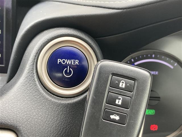 【　スマートキー・プッシュスタート　】鍵を挿さずにポケットに入れたまま鍵の開閉、エンジンの始動まで行えます。