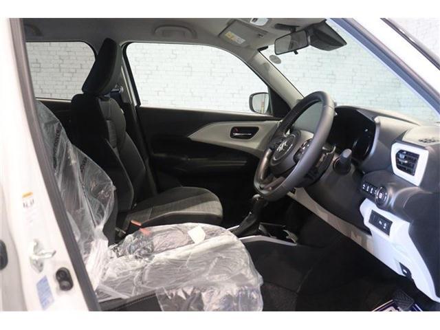 良好な視界とスムーズな乗り降りを実現した運転席。運転席はアイポイントを高くし視界良好です。