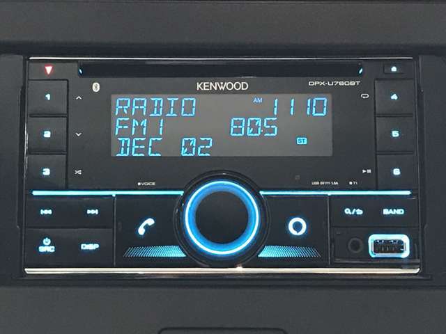 AM/FMラジオ＆CDデッキはちょうど良い位置に配置されスイッチ類も大きいので操作し易いです☆