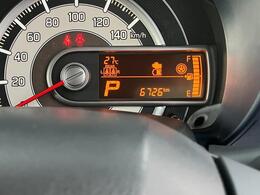 液晶ディスプレイは外気温度やシフトレバー位置、燃料残量計、エコフローなどを表示！