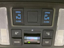 【両側パワースライドドア】スマートキーや運転席のスイッチで後席両側スライドドアの開閉が可能♪電動だから力を入れてドアを開ける必要が無く、小さなお子様でも簡単に開け閉めでき快適です♪