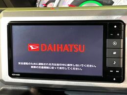 【純正ナビ】人気の純正ナビを装備しております。ナビの使いやすさはもちろん、オーディオ機能も充実！キャンプや旅行はもちろん、通勤や買い物など普段のドライブも楽しくなるはず♪