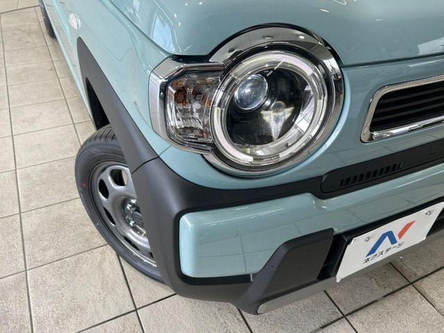 【LEDヘッドライト】悪天候や夜間走行時も良好な視界を確保し安心して運転できる高輝度LEDヘッドライトを装備！点灯速度が早く、消費電力も抑えられています。