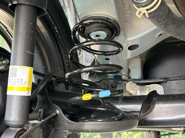 お車を安心してお乗りいただく為には、足回りの定期点検が欠かせません。サービスサポート（有償保証）では無料点検もご提供しており、安心のカーライフをお過ごしいただけるサポート体制が整っています。