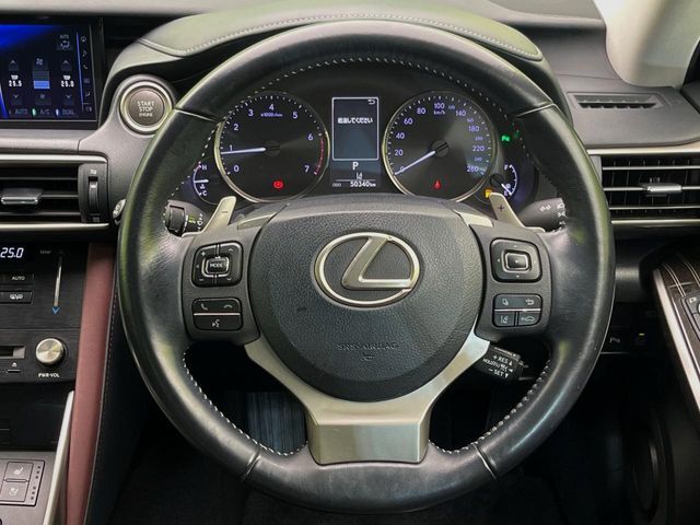 【ステアリングスイッチ】運転中、前方から目線をそらすことなく、オーディオ等の操作が可能な便利機能！安心＆快適なドライブを演出してくれます♪
