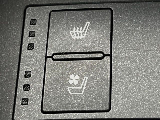 【シートヒーター】寒い日に重宝するシートヒーター！エアコンより早く温まってくれるので寒がりの人も安心ですね♪エアコンの温風は乾燥するから苦手、という方にもをおすすめです。