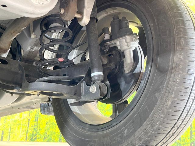 お車を安心してお乗りいただく為には、足回りの定期点検が欠かせません。サービスサポート（有償保証）では無料点検もご提供しており、安心のカーライフをお過ごしいただけるサポート体制が整っています。