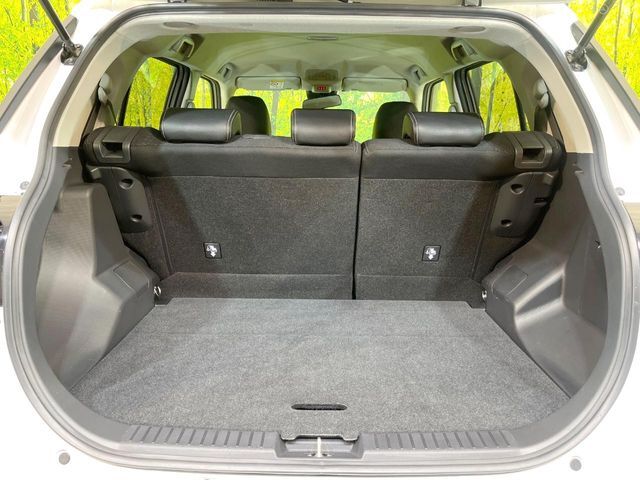 積み下ろしのしやすいデッキにはたっぷりと荷物を積み込んでいただけます。遊びから仕事まで、様々なシーンで頼れます♪