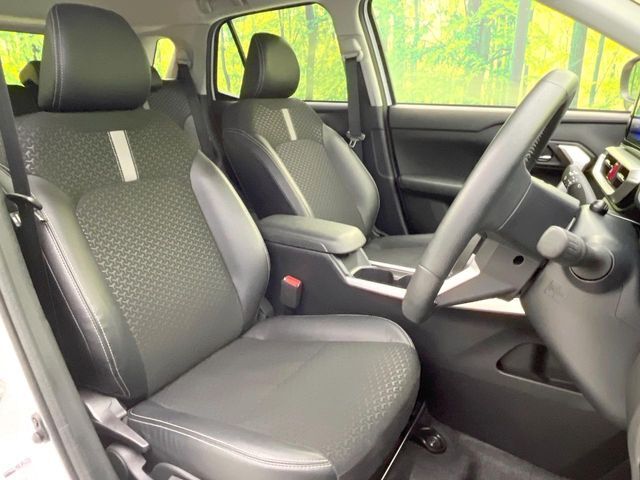 運転席シート廻りは使用感も少なく、良好な状態となっています。丁寧に使われていたことがよくわかりますね。