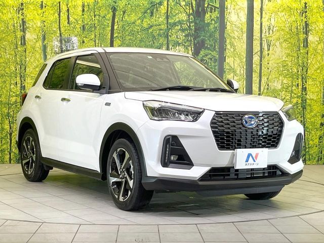 大好評のボディコーティング「弾スプラッシュコート」もご納車までに施工可能。通常のガラスコートと異なる、耐久年数6年の無機質ガラスコーティングが、ボディをキレイな状態に保ってくれます。