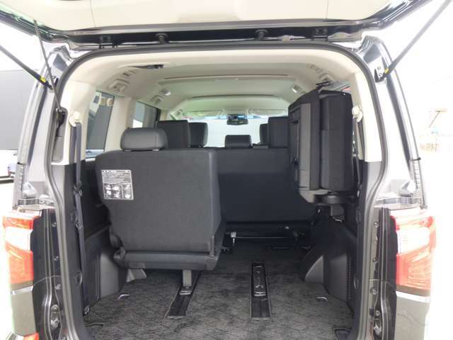 5：5分割可倒式サードシート（シートスライド340mm）※左右跳ね上げタイプ/寒冷地仕様（サードシートヒーターダクト・ヒーテッドドアミラー・スタートアップヒーター）標準装備