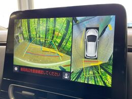 【パノラミックビューモニター】専用のカメラにより、上から見下ろしたような視点で360度クルマの周囲を確認することができます☆死角部分も確認しやすく、狭い場所での切り返しや駐車もスムーズに行えます。