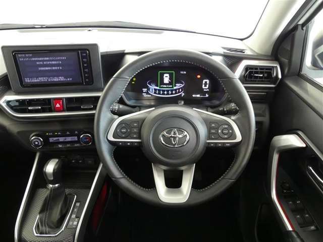 SUVならではの見晴らし良い運転視界で快適なドライブをお楽しみいただけます。