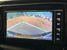 【バックカメラ】駐車時に後方がリアルタイム映像で確認できます。大型商業施設や立体駐車場での駐車時や、夜間のバック時に大活躍！運転スキルに関わらず、今や必須となった装備のひとつです！