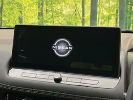 【メーカー純正ナビ】インテリアに溶け込むスタイリッシュな「専用設計」メーカーナビを装備♪視認性や操作性など基本性能にも優れ、より上質なカーライフをお楽しみいただけます。
