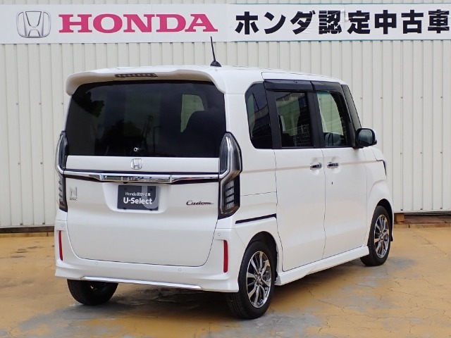 ◆リアは【プライバシーガラス】となっております。プライバシーの確保と見た目の良さはもちろんの事、太陽光を防ぐのでエアコンの効きも良くなります。エアコンの効きが良くなるので、燃費の向上にもつながります。