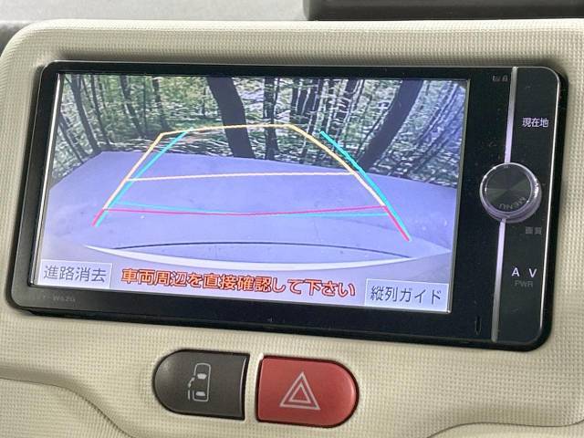 【バックカメラ】駐車時に後方がリアルタイム映像で確認できます。大型商業施設や立体駐車場での駐車時や、夜間のバック時に大活躍！運転スキルに関わらず、今や必須となった装備のひとつです！