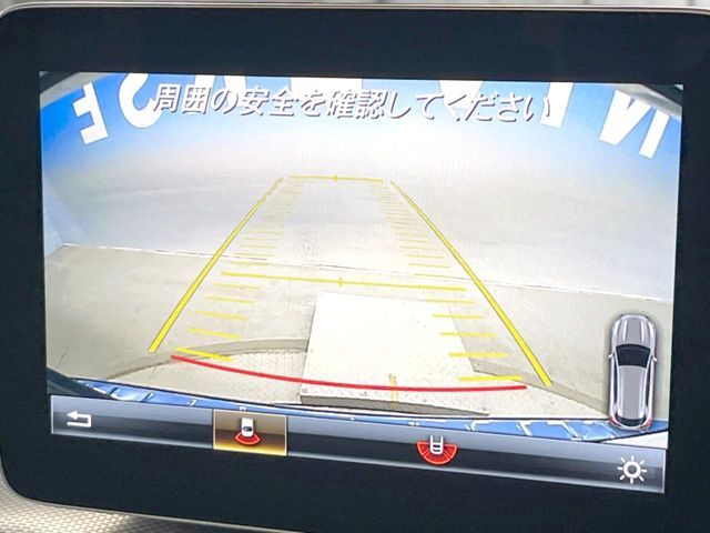 ●ガイドライン付きバックカメラ：不安な駐車もこれで安心！ガイドライン付きなので狭い箇所での駐車もラクラクです！