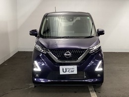 フロントマスクは個性もいっぱい！　人気の車です。