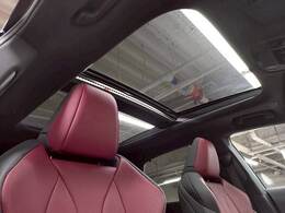 【パノラマムーンルーフ】全世代から大人気の特別アイテム、大型ムーンルーフです。通常のサンルーフと比べ開口が広く開放感がすごいです！！