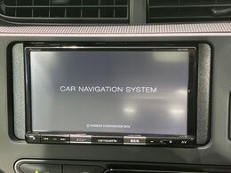 【ナビゲーション】目的地までしっかり案内してくれる使いやすいナビ。Bluetooth接続すればお持ちのスマホやMP3プレイヤーの音楽を再生可能！毎日の運転がさらに楽しくなります！！