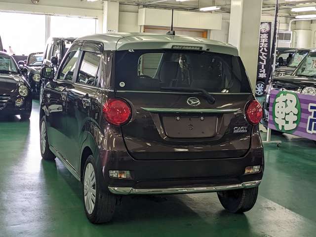 当社のアフターサービスですが、鈑金・塗装の自社工場をはじめ、自社の車検整備工場がございます。