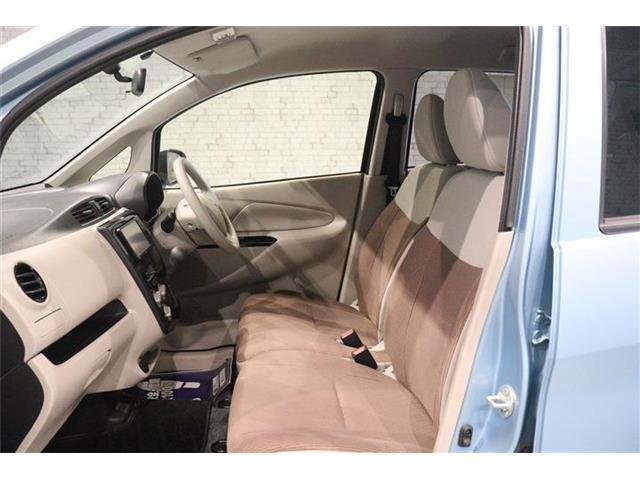体格に合わせてシートの位置をきめ細かく調節できるので、いつでも最適な運転姿勢をキープ。操作も軽く、ラクラクです