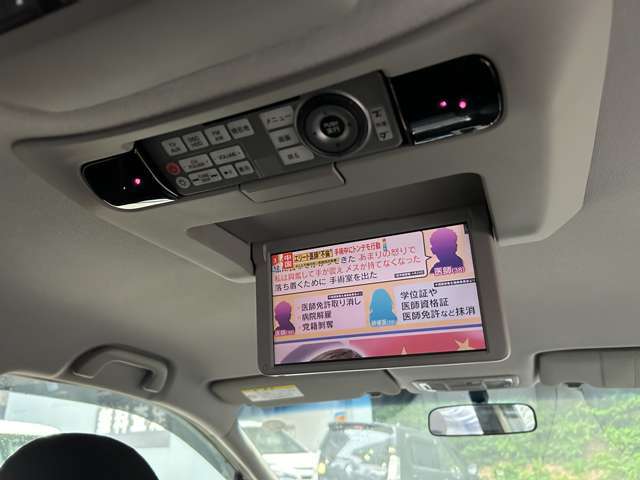 フリップダウンモニター付きです♪