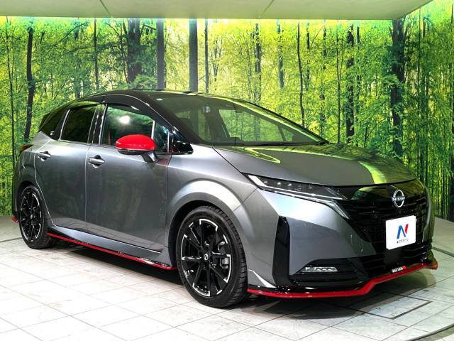 大好評のボディコーティング「弾スプラッシュコート」もご納車までに施工可能。通常のガラスコートと異なる、耐久年数6年の無機質ガラスコーティングが、ボディをキレイな状態に保ってくれます。