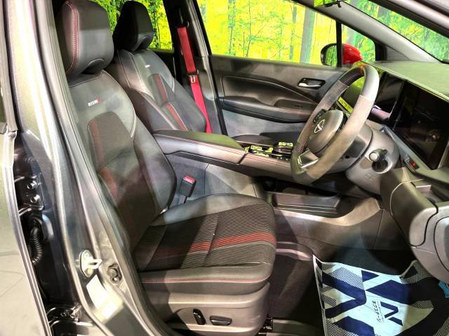 運転席シート廻りは使用感も少なく、良好な状態となっています。丁寧に使われていたことがよくわかりますね。