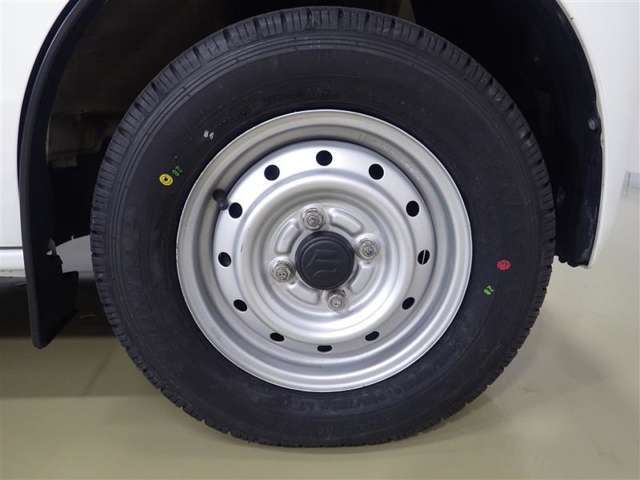 装着タイヤ（145/80R12LT）スチールホイール付き夏タイヤ