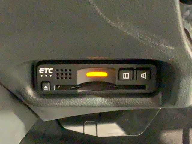 いまや快適なカーライフに欠かせないETCが付いています。