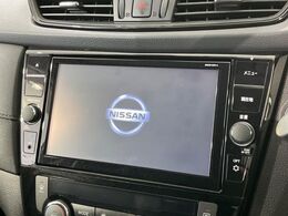 【純正ナビ】人気の純正ナビを装備しております。ナビの使いやすさはもちろん、オーディオ機能も充実！キャンプや旅行はもちろん、通勤や買い物など普段のドライブも楽しくなるはず♪