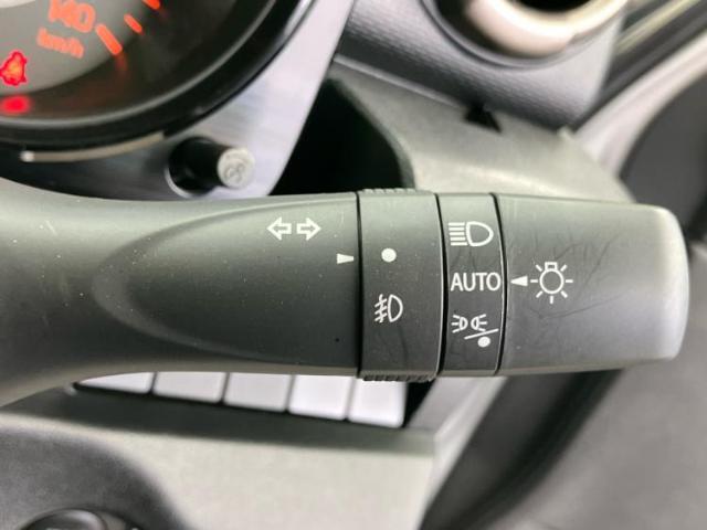 WECARSの展示場では実際に見て、触ってお車をお選びいただけます！知識の豊富な営業スタッフが様々なカーライフをご提案いたします！