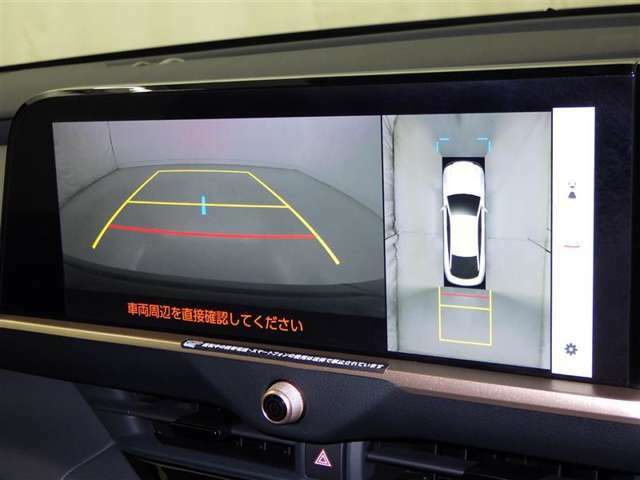 パノラミックビューモニターシステムが付いているので車の上から見た映像が確認できますよ。