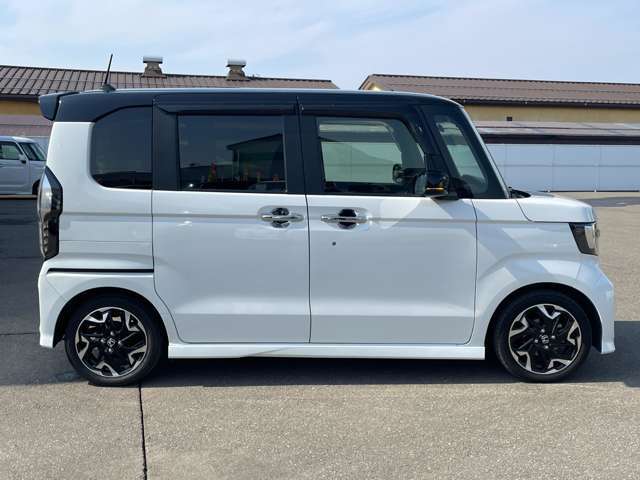 ボディーコーティングやナビの取り付け、下廻り防錆塗装も施行など、お車に関する様々なご要望に対応いたします♪お客様の1台のために相談に乗らせてください！！