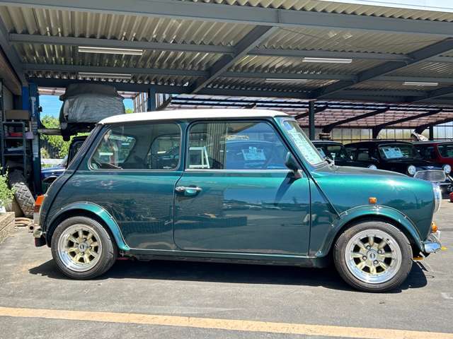 外装は、ヘッドライトジビエ、オーバーフェンダー以外は、ほぼオリジナル車です。