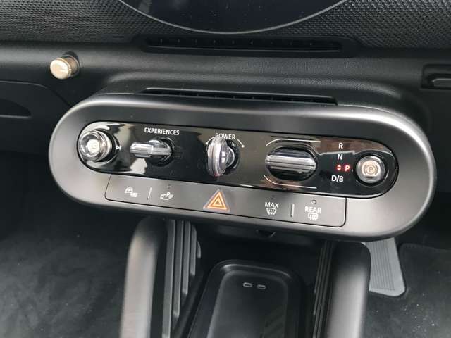 プッシュスタートの最大のメリットは「防犯対策」です。スマートキーと車のIDが合致しないとエンジンは始動させることができません。