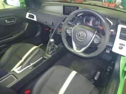 運転席＆助手席シートヒーター付き