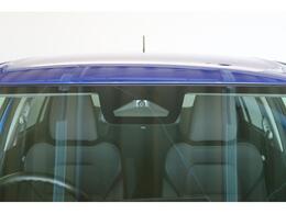 【安全装備】ミリ波レーダーと単眼カメラの組み合わせにより、検知対象を車両や歩行者、自転車，自動二輪車とし、交差点での検知にも対応した衝突被害軽減ブレーキ「デュアルセンサーブレーキサポートII」を搭載◎