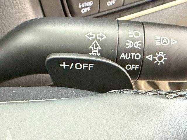 【パドルシフト】ステアリングから手を離すことなく、瞬時にシフトダウンが可能。AT車でもマニュアル操作感覚を楽しむことができます。