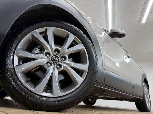 純正18インチアルミホイール装備！215/55R18