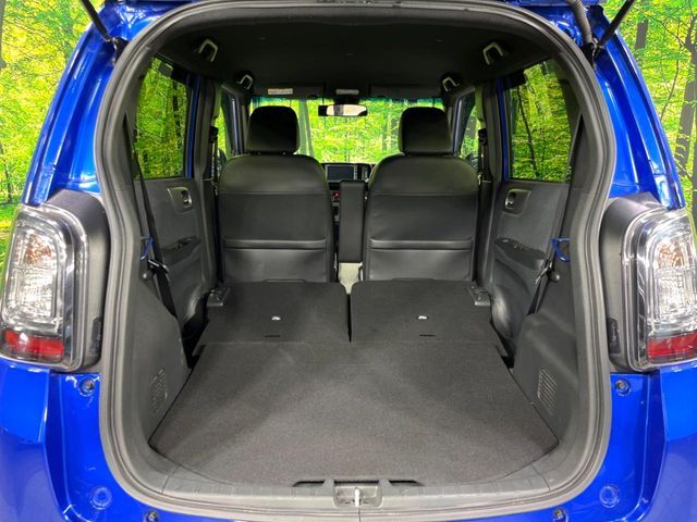 普段のお買い物や通勤、送迎等に十分な荷室スペースを確保しております。セカンドシートを倒すと、大きな荷物の積載も可能です♪