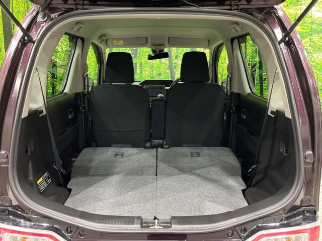 後席を格納すると、これだけの広さが！シーンに合わせたシートアレンジで、大きな荷物も積むことが出来ます♪