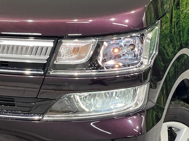 【LEDヘッドライト】悪天候や夜間走行時も良好な視界を確保し安心して運転できる高輝度LEDヘッドライトを装備！点灯速度が早く、消費電力も抑えられています。