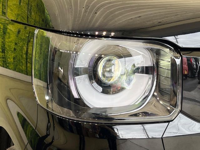 【LEDヘッドライト】悪天候や夜間走行時も良好な視界を確保し安心して運転できる高輝度LEDヘッドライトを装備！点灯速度が早く、消費電力も抑えられています。