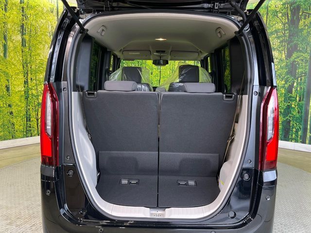普段のお買い物や通勤、送迎等に十分な荷室スペースを確保しております。セカンドシートを倒すと、大きな荷物の積載も可能です♪