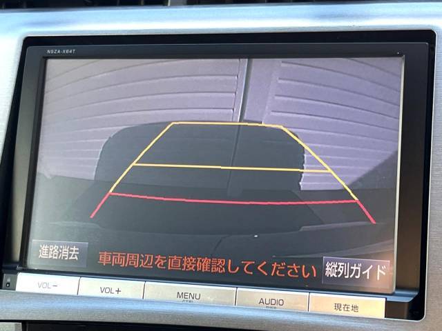 【バックカメラ】駐車時に後方がリアルタイム映像で確認できます。大型商業施設や立体駐車場での駐車時や、夜間のバック時に大活躍！運転スキルに関わらず、今や必須となった装備のひとつです！