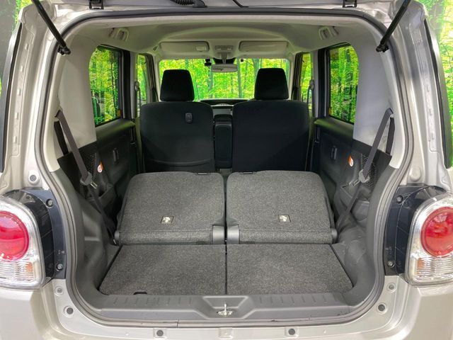後席を格納すると、これだけの広さが！シーンに合わせたシートアレンジで、大きな荷物も積むことが出来ます♪